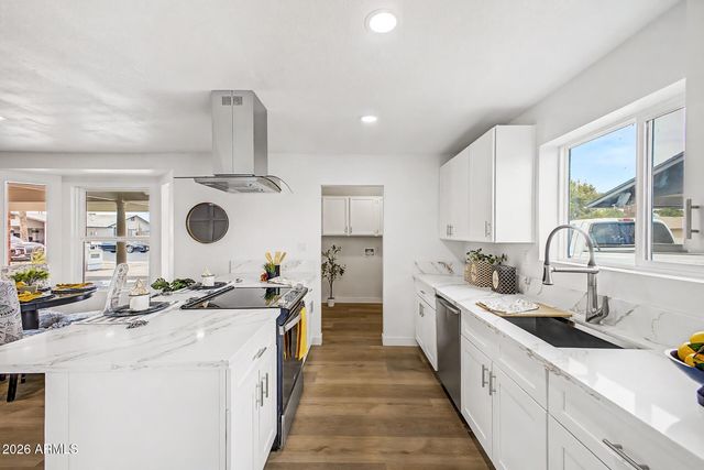 665 W ENID Avenue, Mesa, AZ 85210