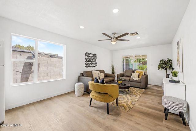 665 W ENID Avenue, Mesa, AZ 85210