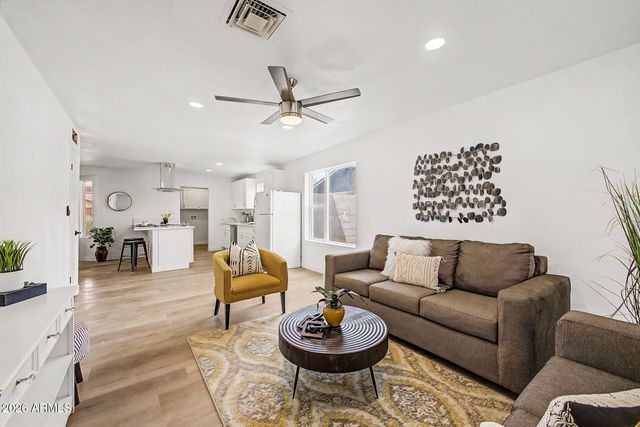 665 W ENID Avenue, Mesa, AZ 85210