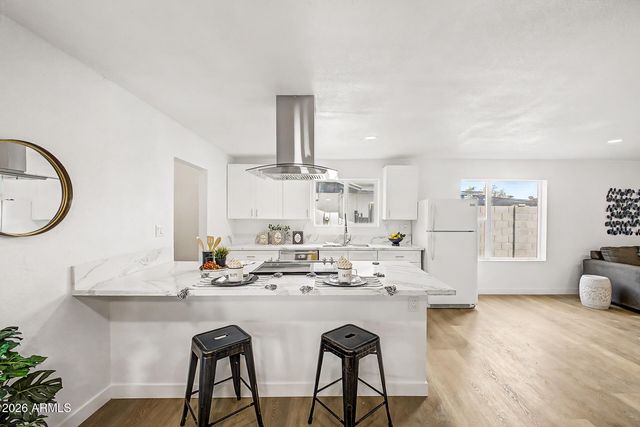 665 W ENID Avenue, Mesa, AZ 85210
