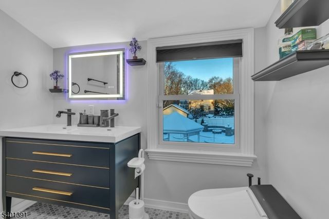 33 Highland Ave, Maplewood Twp., NJ 07040