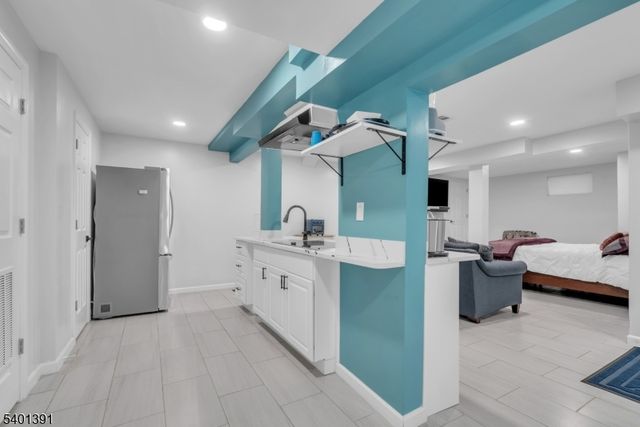 33 Highland Ave, Maplewood Twp., NJ 07040