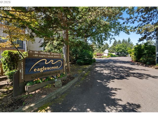 45 EAGLE CREST Dr 405, Lake Oswego, OR 97035