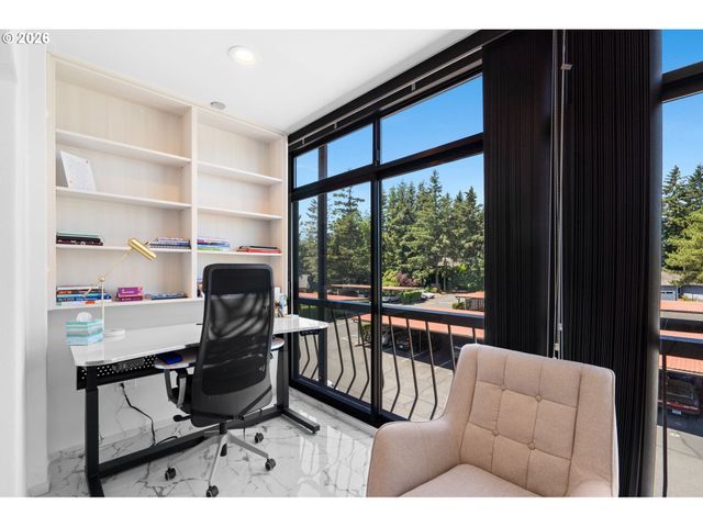 45 EAGLE CREST Dr 405, Lake Oswego, OR 97035
