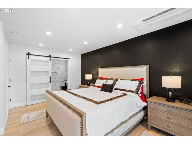45 EAGLE CREST Dr 405, Lake Oswego, OR 97035