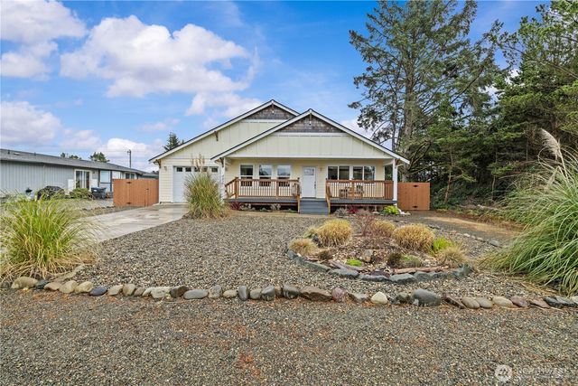 492 Ensign Avenue NW, Ocean Shores, WA 98569