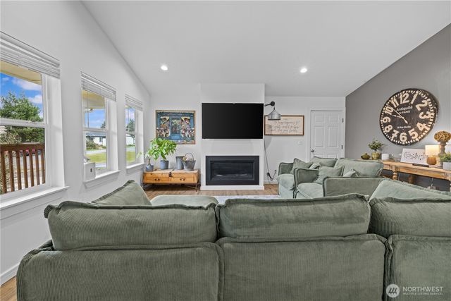 492 Ensign Avenue NW, Ocean Shores, WA 98569