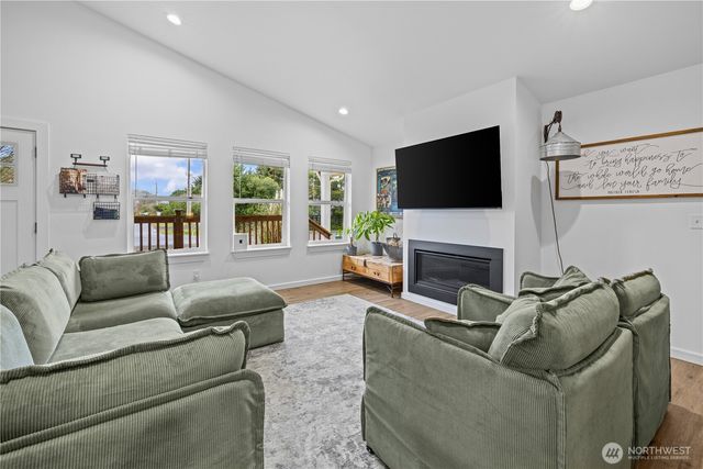 492 Ensign Avenue NW, Ocean Shores, WA 98569