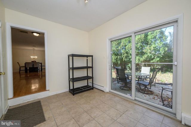 4 HICKORY HILL DR, Ewing, NJ 08618