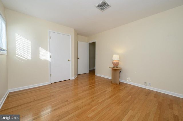 4 HICKORY HILL DR, Ewing, NJ 08618