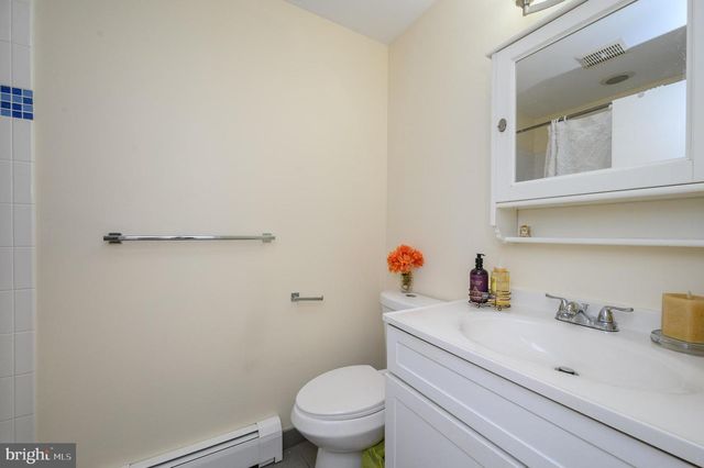 4 HICKORY HILL DR, Ewing, NJ 08618