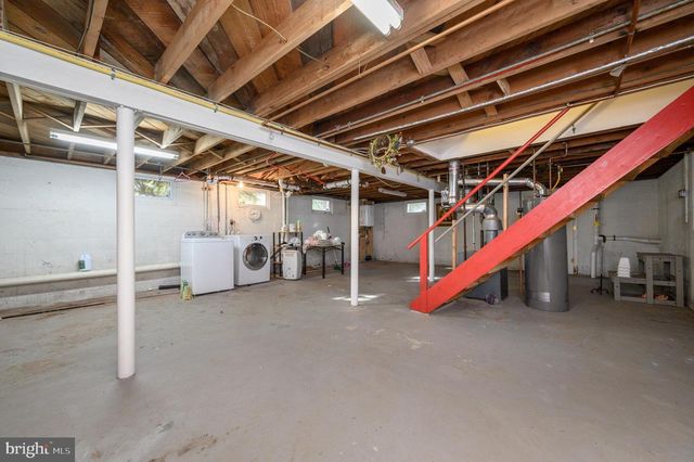 4 HICKORY HILL DR, Ewing, NJ 08618