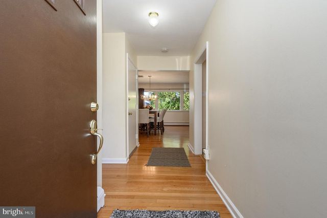 4 HICKORY HILL DR, Ewing, NJ 08618