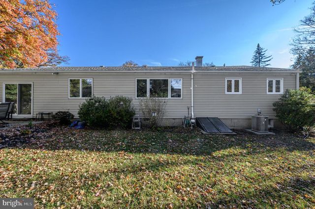 4 HICKORY HILL DR, Ewing, NJ 08618