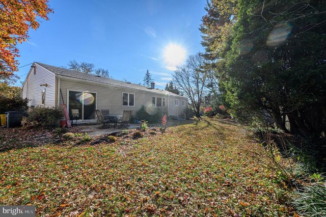 4 HICKORY HILL DR, Ewing, NJ 08618