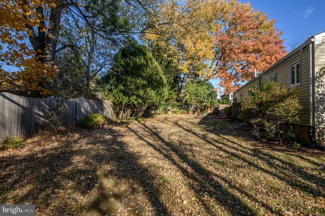 4 HICKORY HILL DR, Ewing, NJ 08618