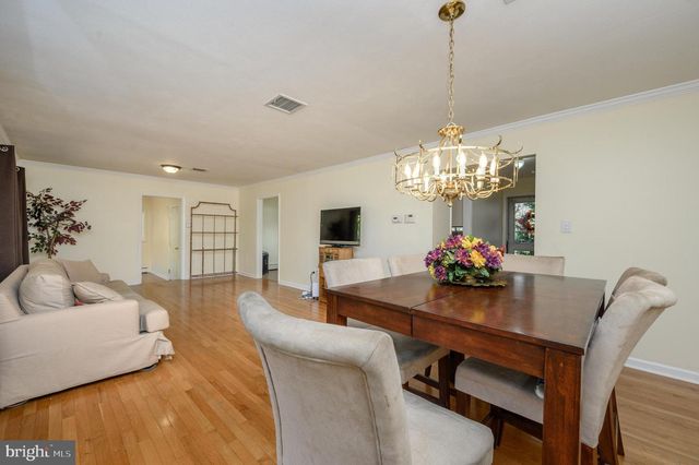 4 HICKORY HILL DR, Ewing, NJ 08618