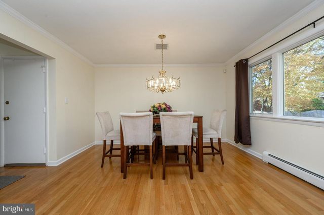 4 HICKORY HILL DR, Ewing, NJ 08618