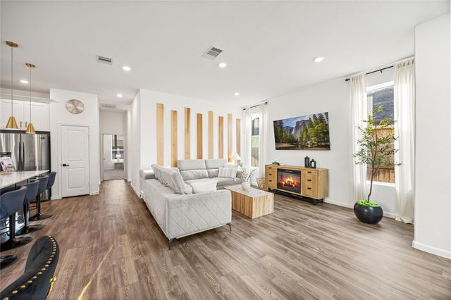 35425 Woodtrace Circle, Pinehurst, TX 77362