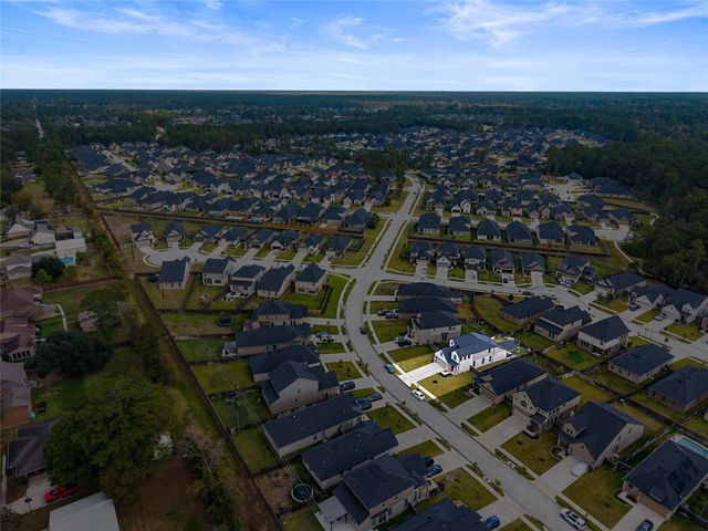 35425 Woodtrace Circle, Pinehurst, TX 77362