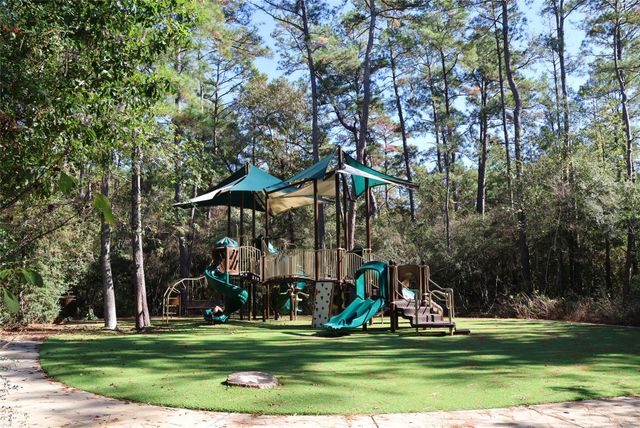 35425 Woodtrace Circle, Pinehurst, TX 77362