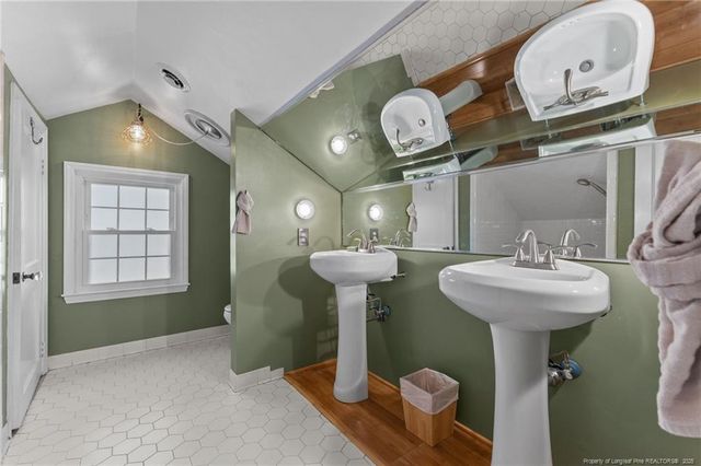 1423 Pine Valley Loop, Fayetteville, NC 28305