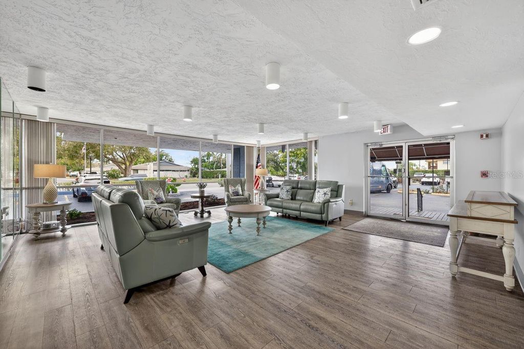 Image 4 of property listing at 2901 26TH STREET W 505, Bradenton, FL 34205