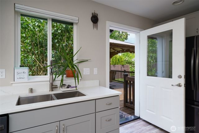 3608 W Fifth, Anacortes, WA 98221