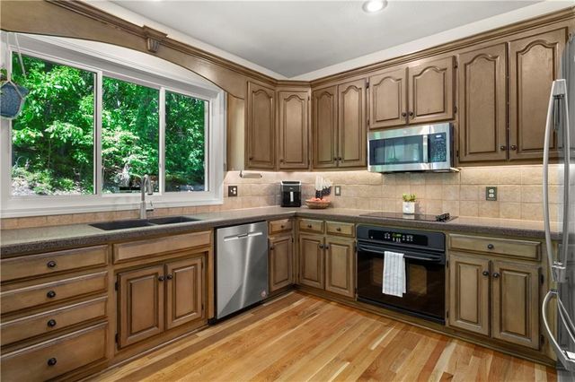 5816 NE Ruby Court, Lee's Summit, MO 64064