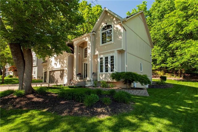 5816 NE Ruby Court, Lee's Summit, MO 64064