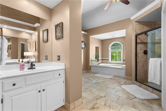 5816 NE Ruby Court, Lee's Summit, MO 64064