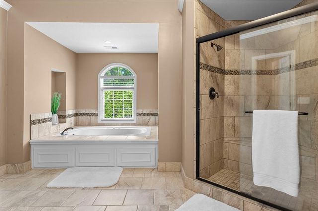 5816 NE Ruby Court, Lee's Summit, MO 64064