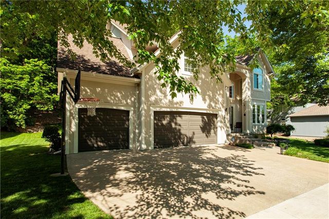 5816 NE Ruby Court, Lee's Summit, MO 64064