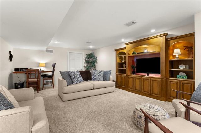 5816 NE Ruby Court, Lee's Summit, MO 64064