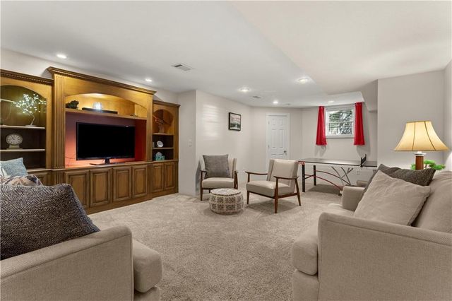 5816 NE Ruby Court, Lee's Summit, MO 64064