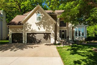 5816 NE Ruby Court, Lee's Summit, MO 64064