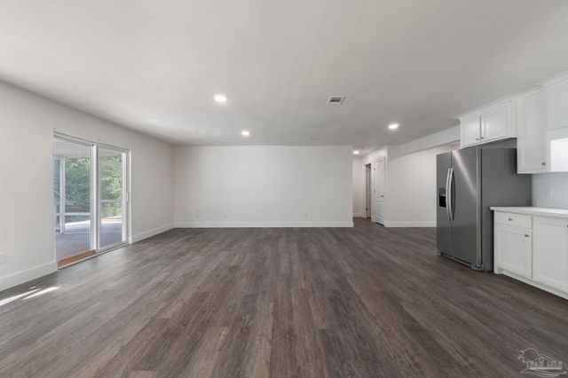 800 Shadow Ridge Dr, Pensacola, FL 32514