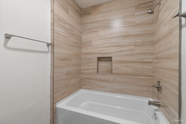 800 Shadow Ridge Dr, Pensacola, FL 32514