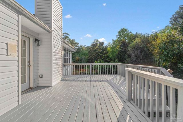 800 Shadow Ridge Dr, Pensacola, FL 32514