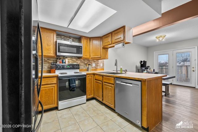 8819 Boom Circle, Anchorage, AK 99502