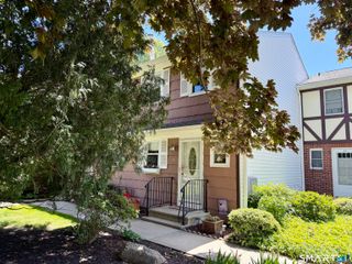 10 East Gate Lane 10, Hamden, CT 06514