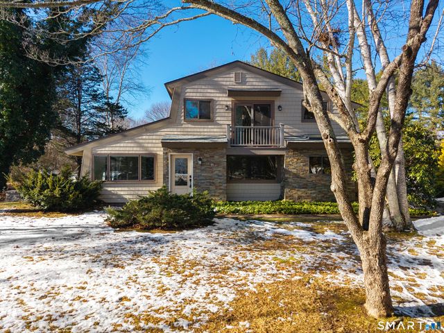 18 Shawandassee Road, Waterford, CT 06385