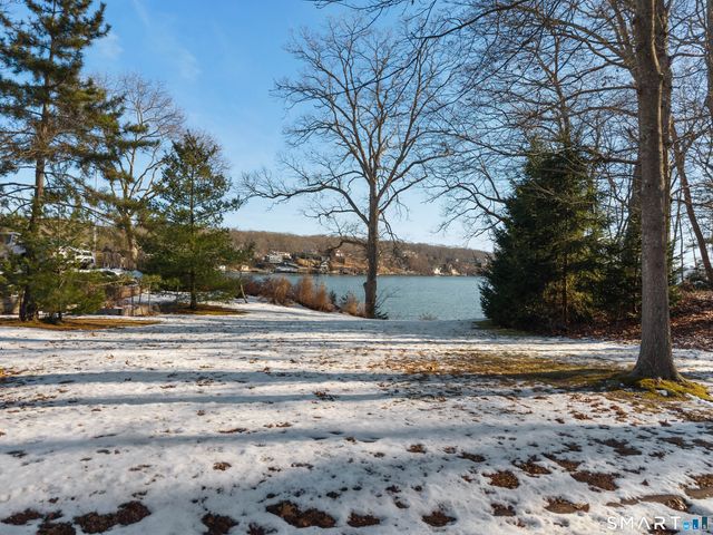 18 Shawandassee Road, Waterford, CT 06385