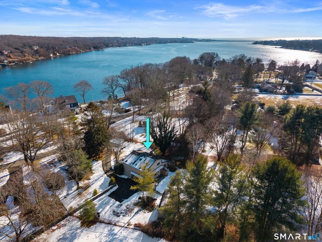 18 Shawandassee Road, Waterford, CT 06385