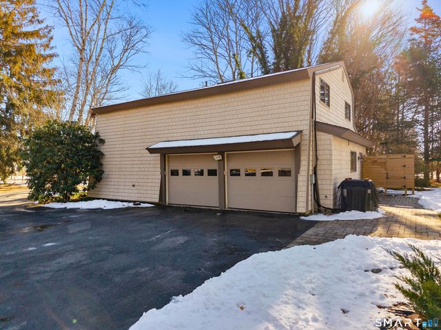 18 Shawandassee Road, Waterford, CT 06385