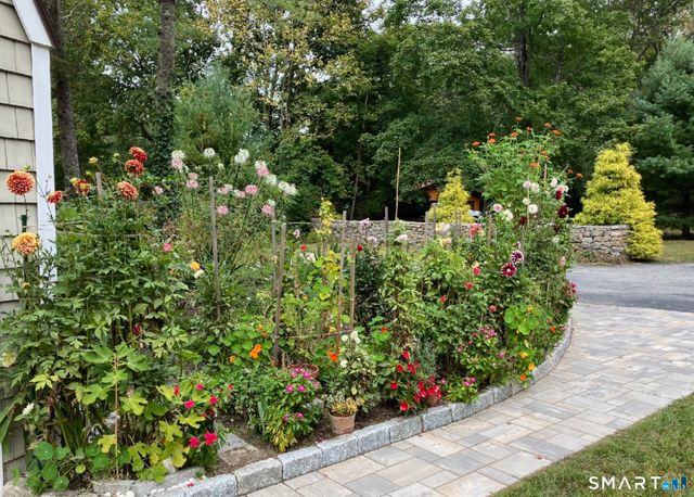 18 Shawandassee Road, Waterford, CT 06385