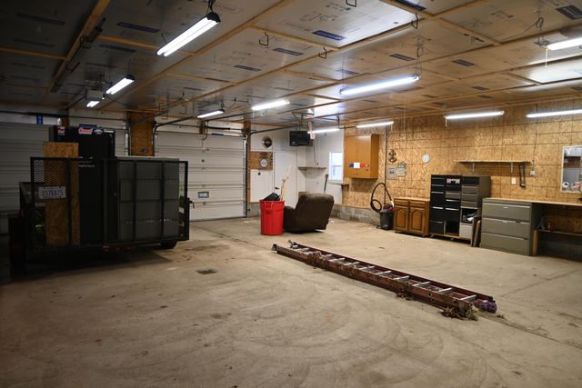 2087 Whitehall Road, Laketon Twp, MI 49445