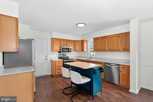 78 FAIRVIEW DR, Charles Town, WV 25414
