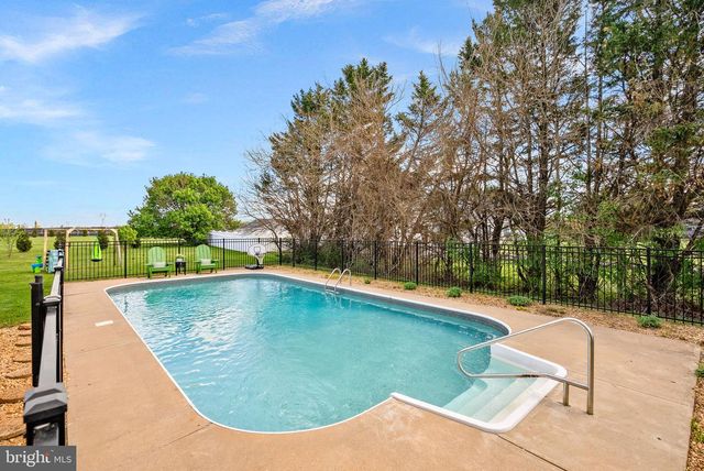 78 FAIRVIEW DR, Charles Town, WV 25414