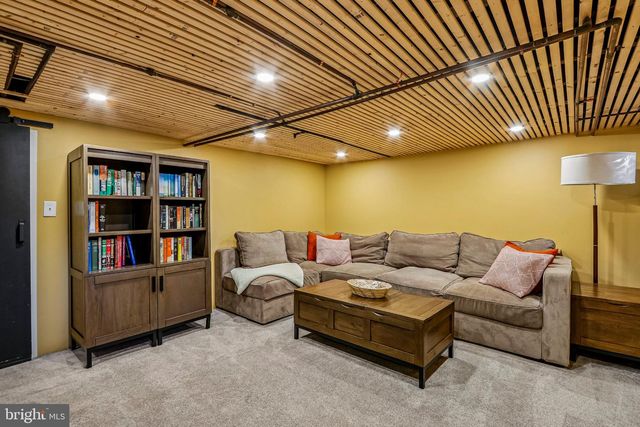 29 CRAVEN LANE LN, Lawrence Twp, NJ 08648